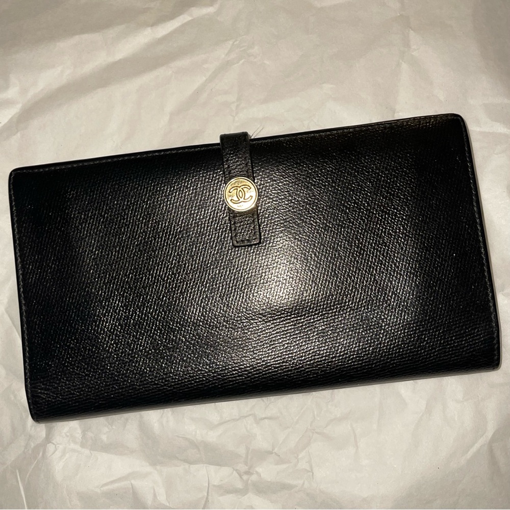 🎭 SOLD 🎭  CHANEL Vintage Black Caviar Leather CC Flap Continental Wallet